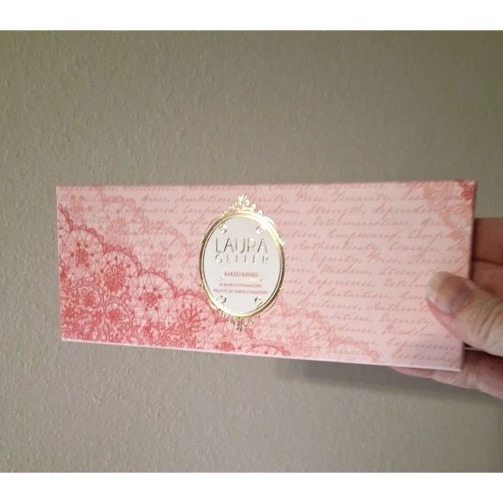 Laura Geller Baked Kisses Eyeshadow Palette 10 shades with Doll 10 Brush New